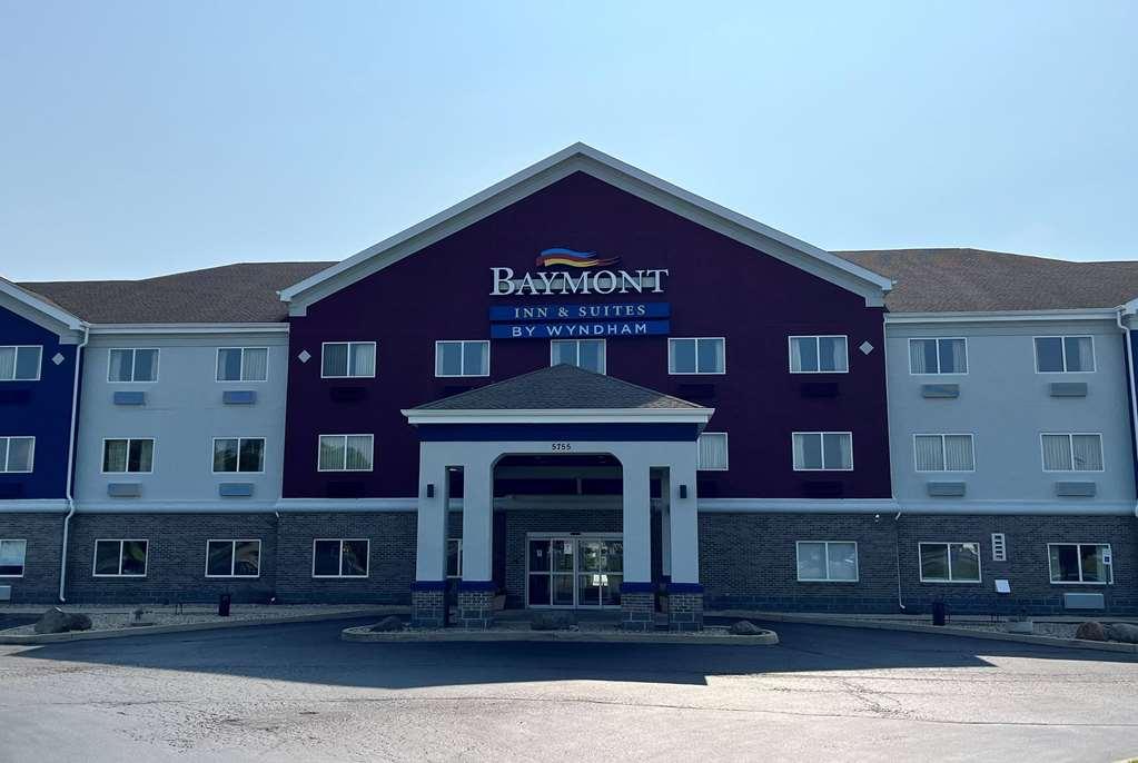 Baymont By Wyndham Indianapolis Northeast Hotel Exterior foto